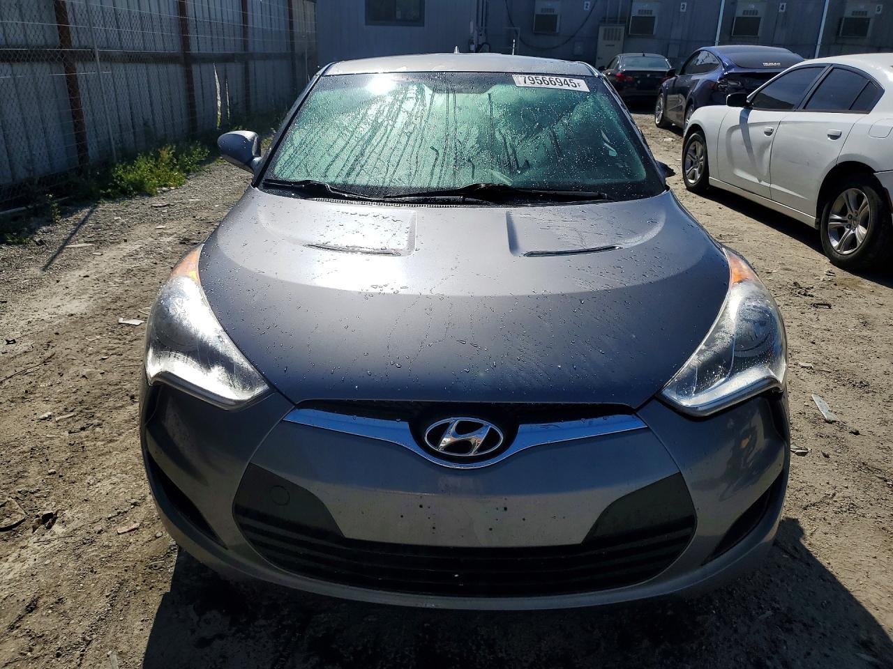 2013 Hyundai Veloster Base - Image 5