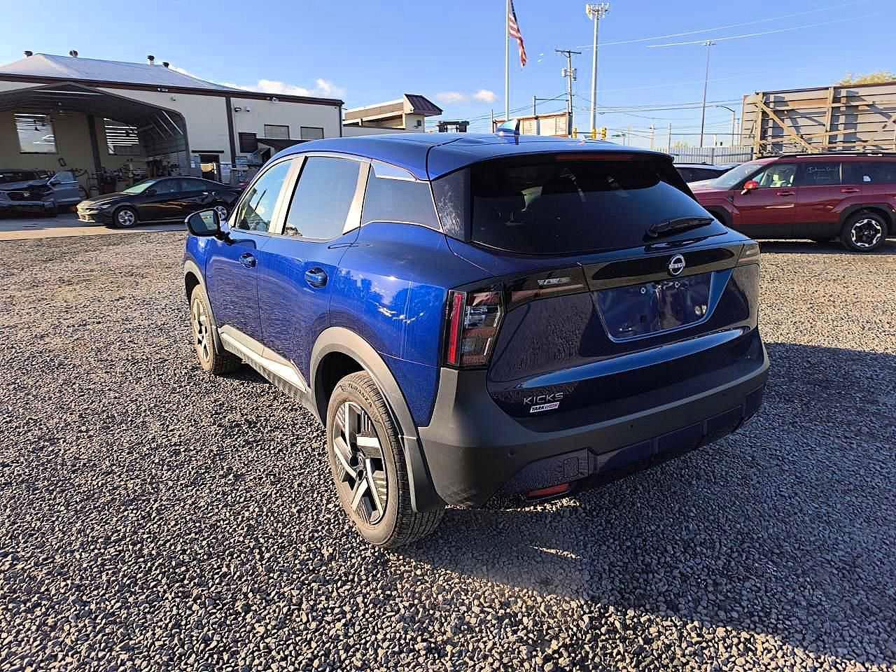 2025 Nissan Kicks Sv - Image 2