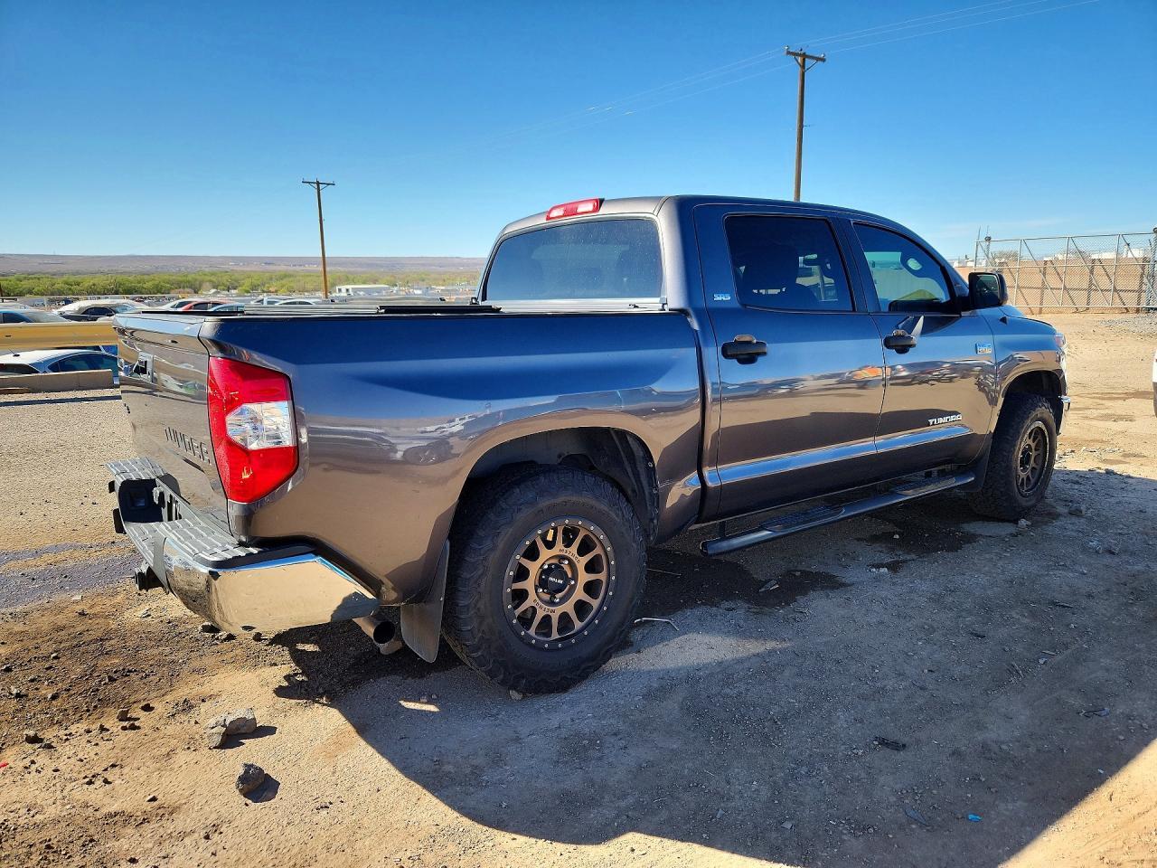 2017 Toyota Tundra Sr5 - Image 3