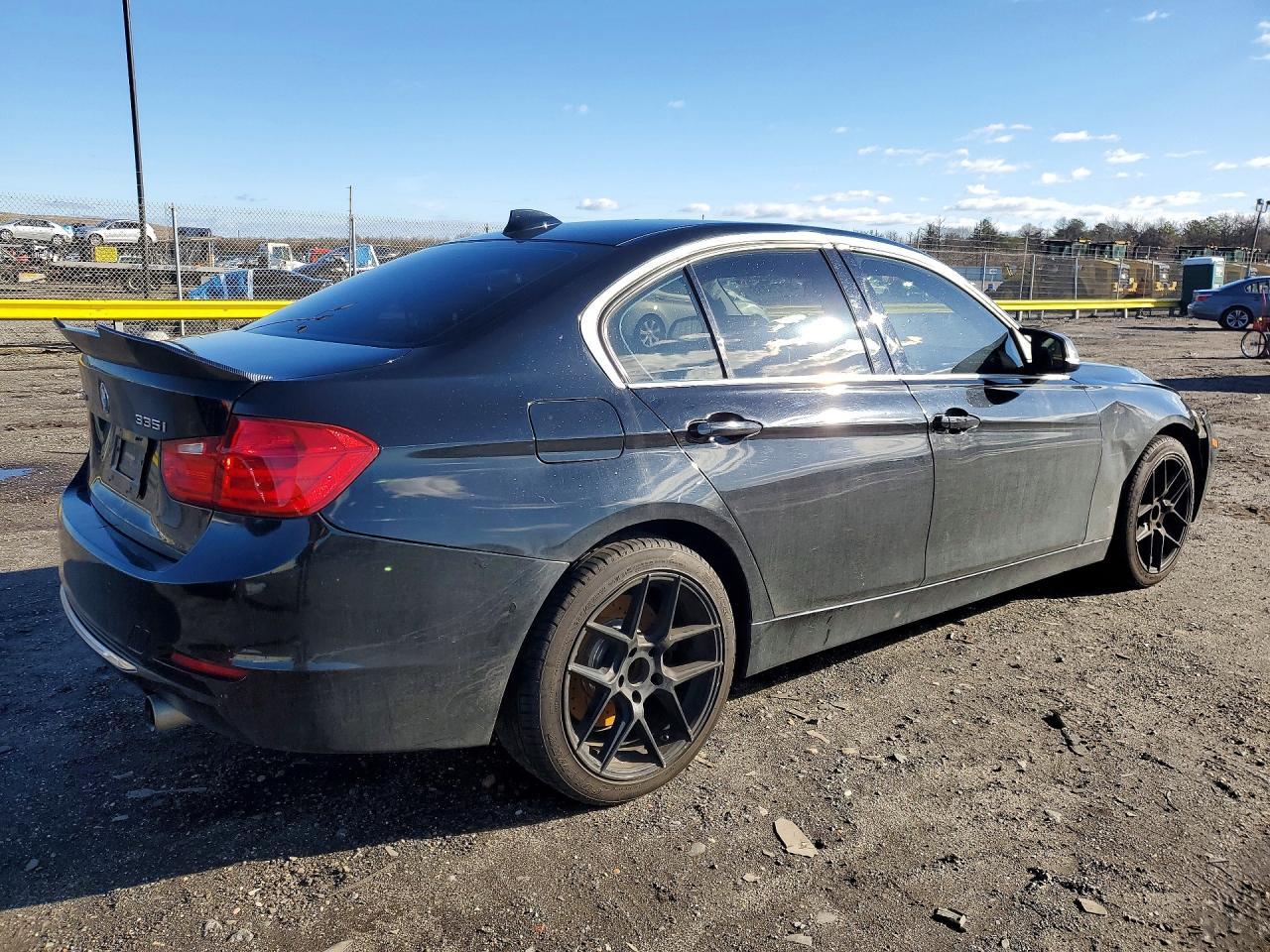 2015 BMW 335 Xi - Image 3