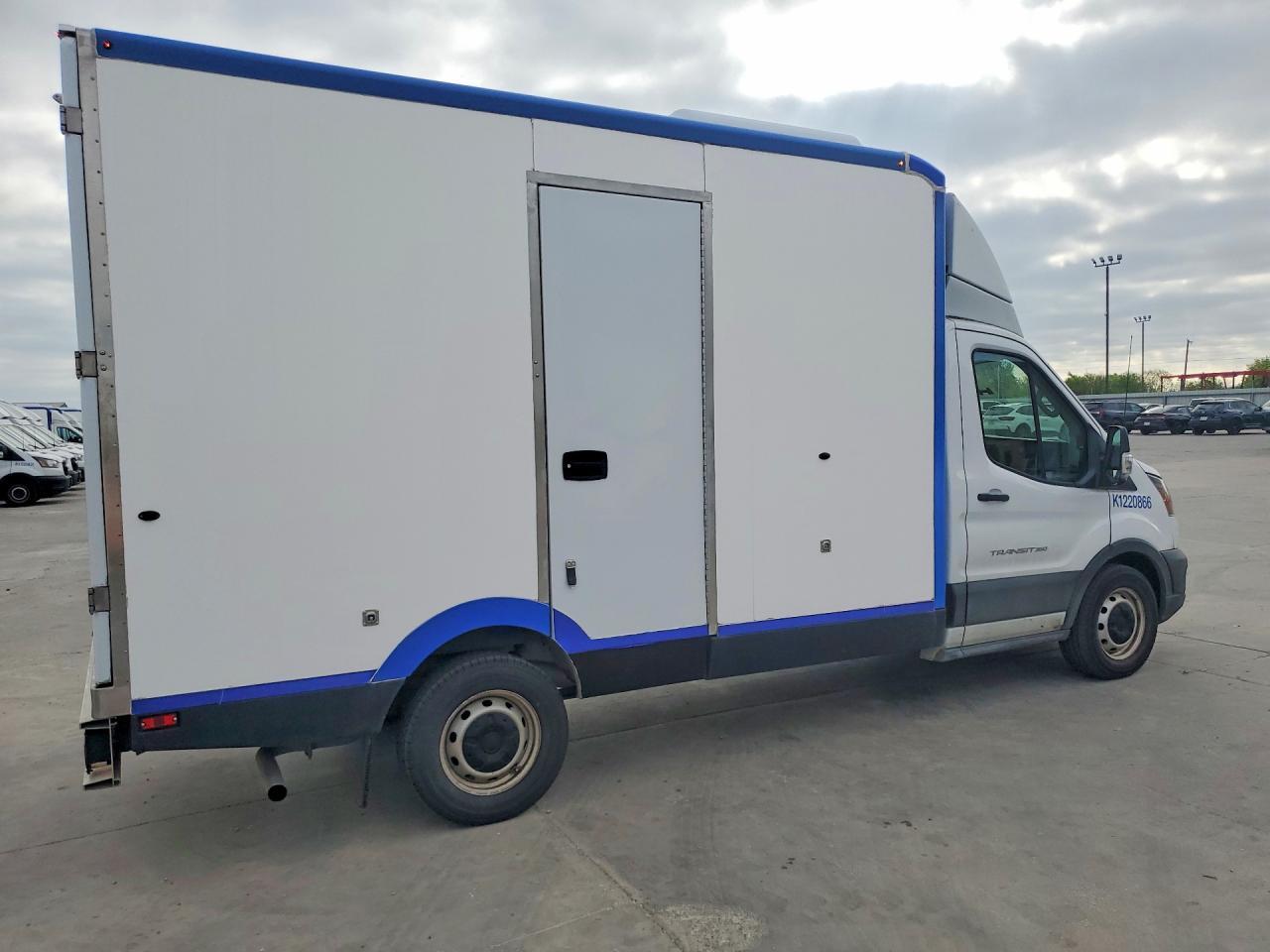 2022 Ford Transit Delivery Truck - Фото 3