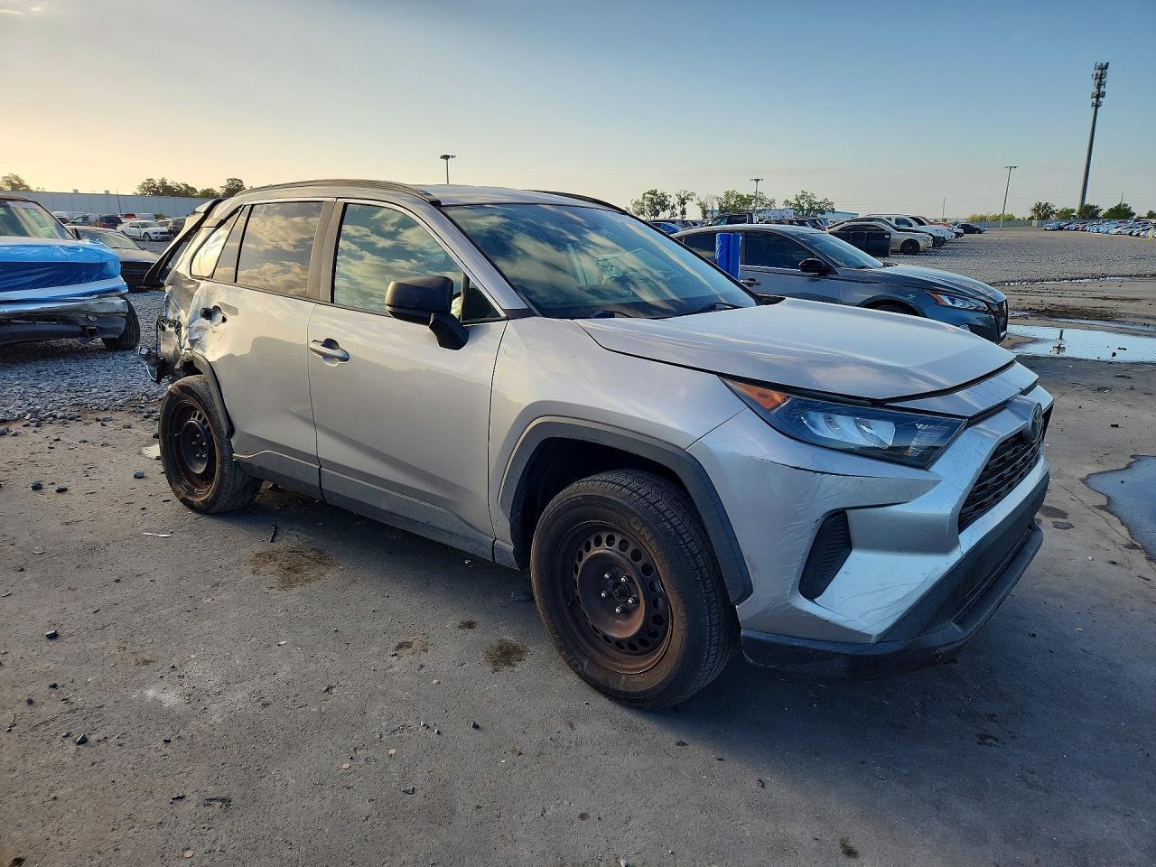 2020 Toyota Rav4 Le - Фото 4