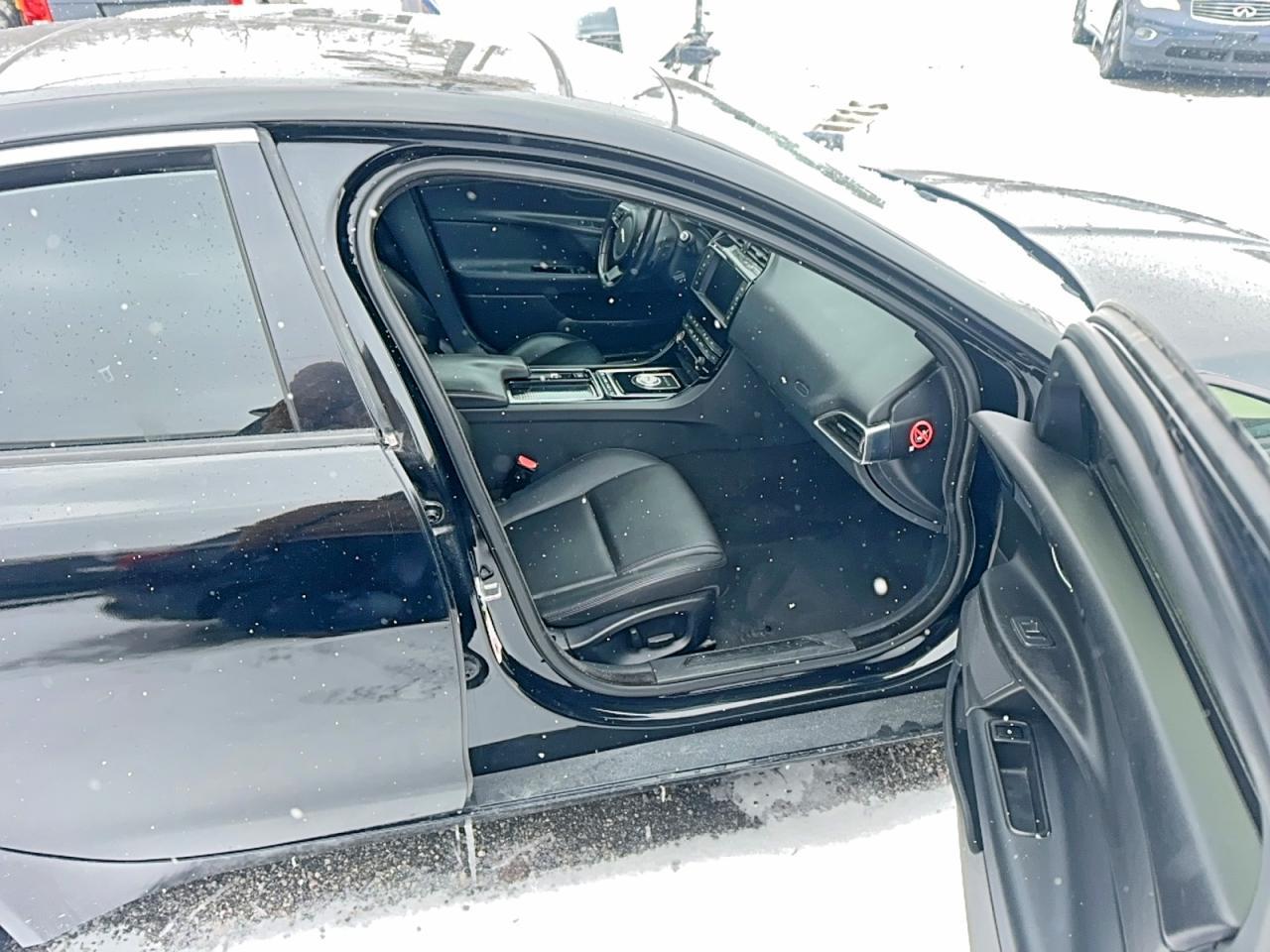 2018 Jaguar Xe Premium - Image 5