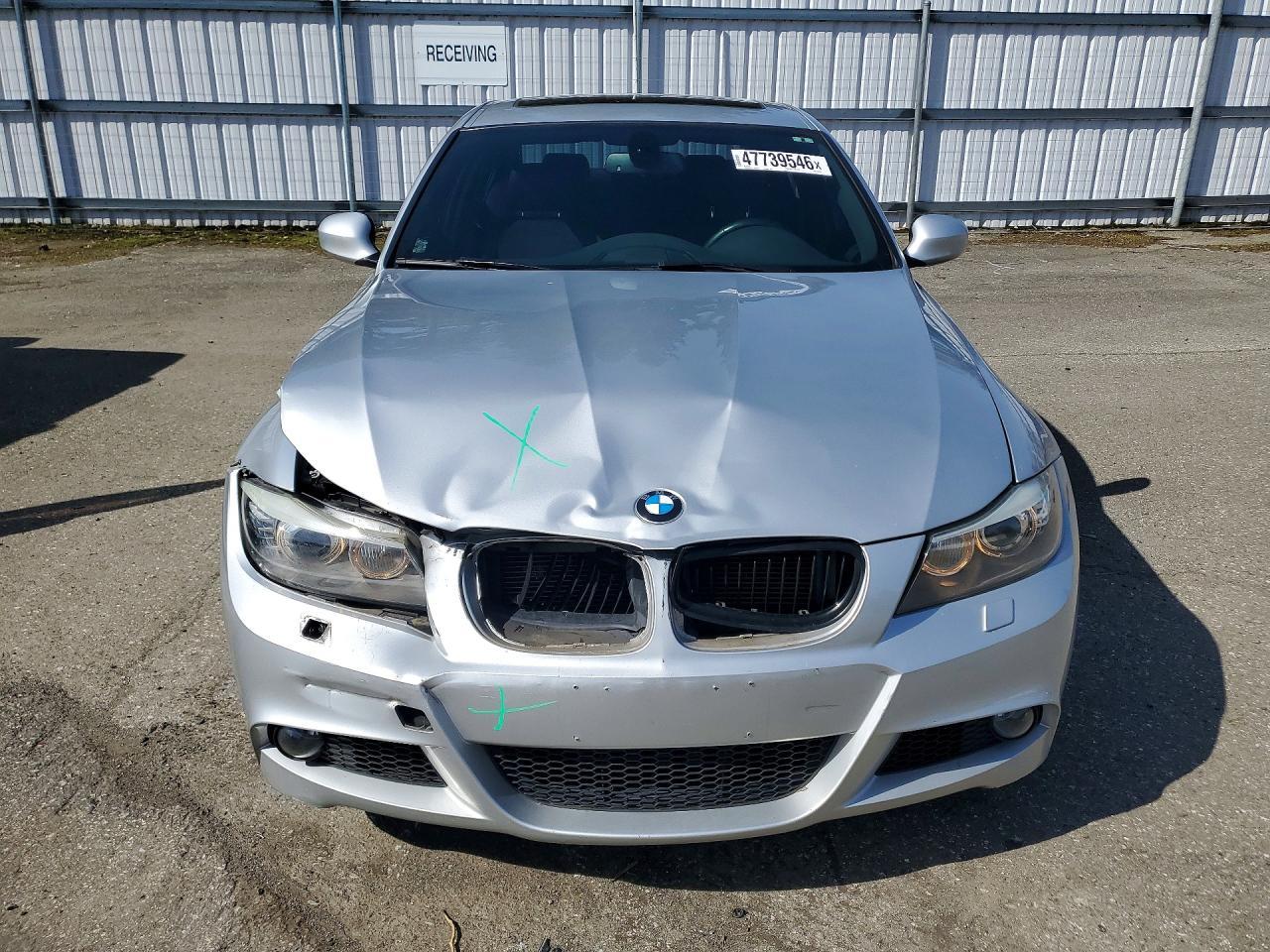 2011 BMW 335 Xi - Image 5