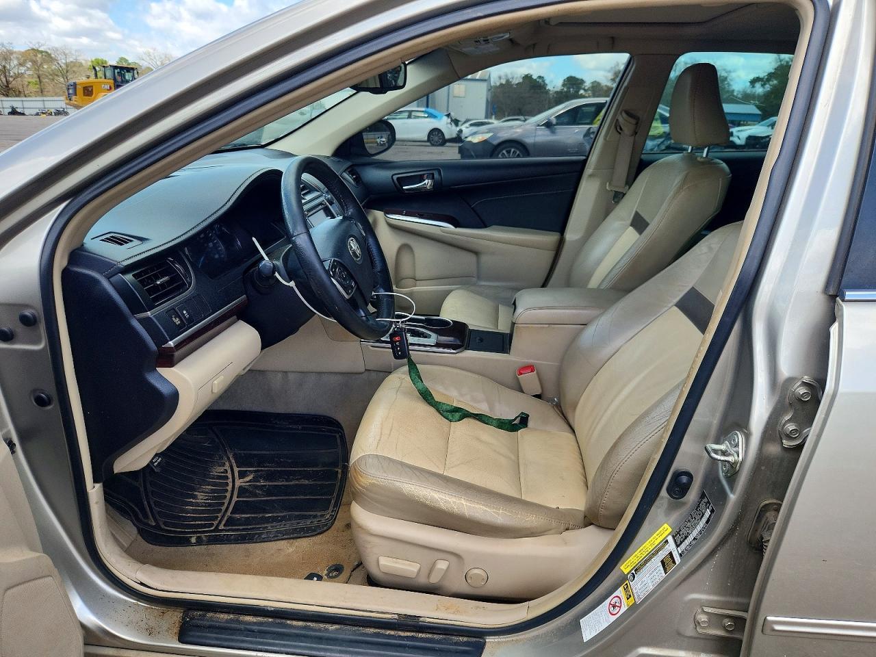 2014 Toyota Camry Xle V6 - Image 7