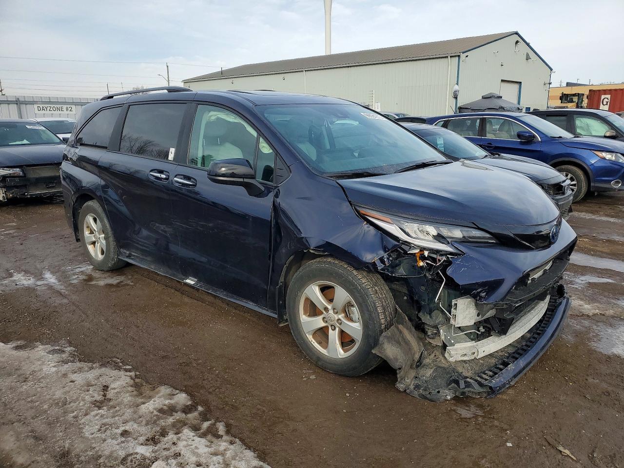 2025 Toyota Sienna Le - Фото 4