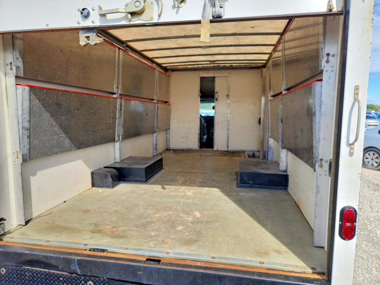 2024 Ford Econoline E350 Super Duty Cutaway Van - Фото 6