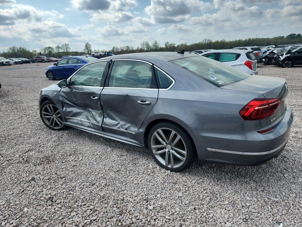 2017 Volkswagen Passat R-Line - Image 2