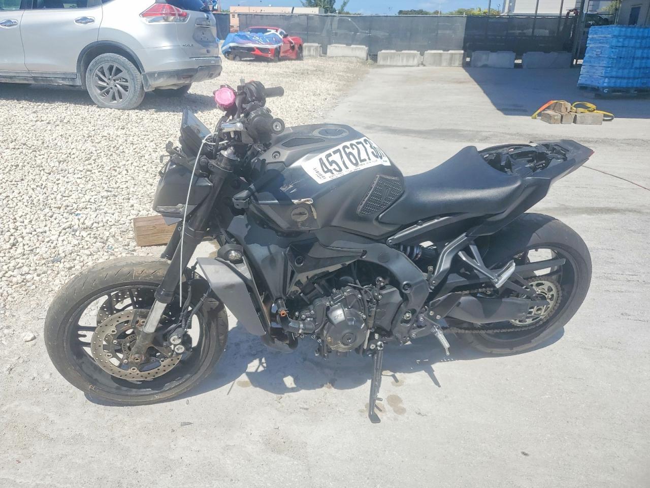 2025 Yamaha Mt09 - Image 3