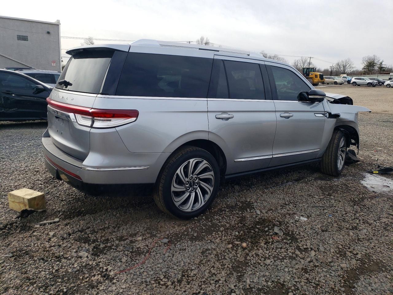 2023 Lincoln Navigator Reserve - Image 3