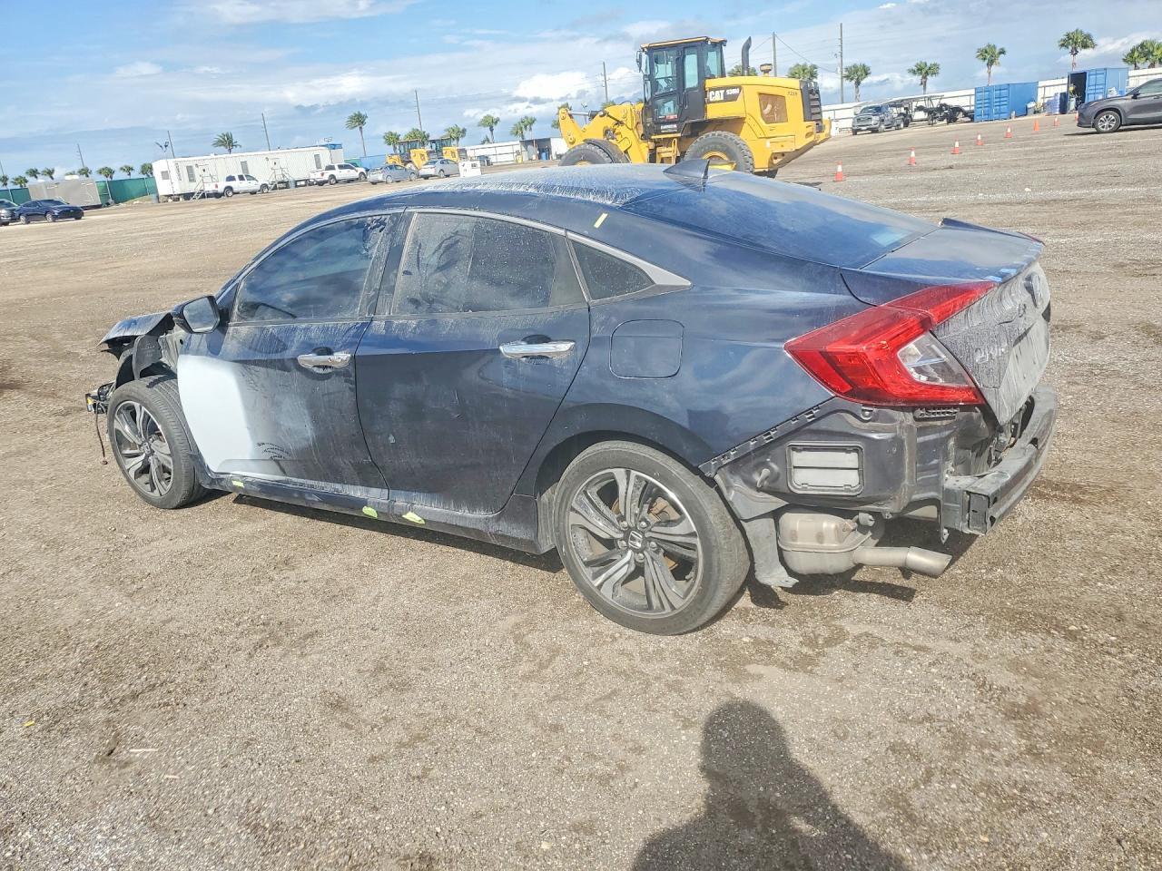 2016 Honda Civic Touring - Image 2