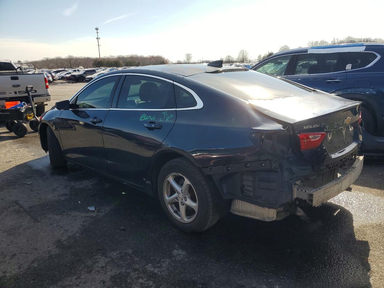 2016 Chevrolet Malibu Ls - Фото 2