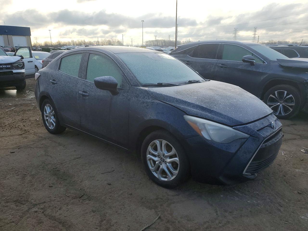 2017 Toyota Yaris Ia Base - Фото 4