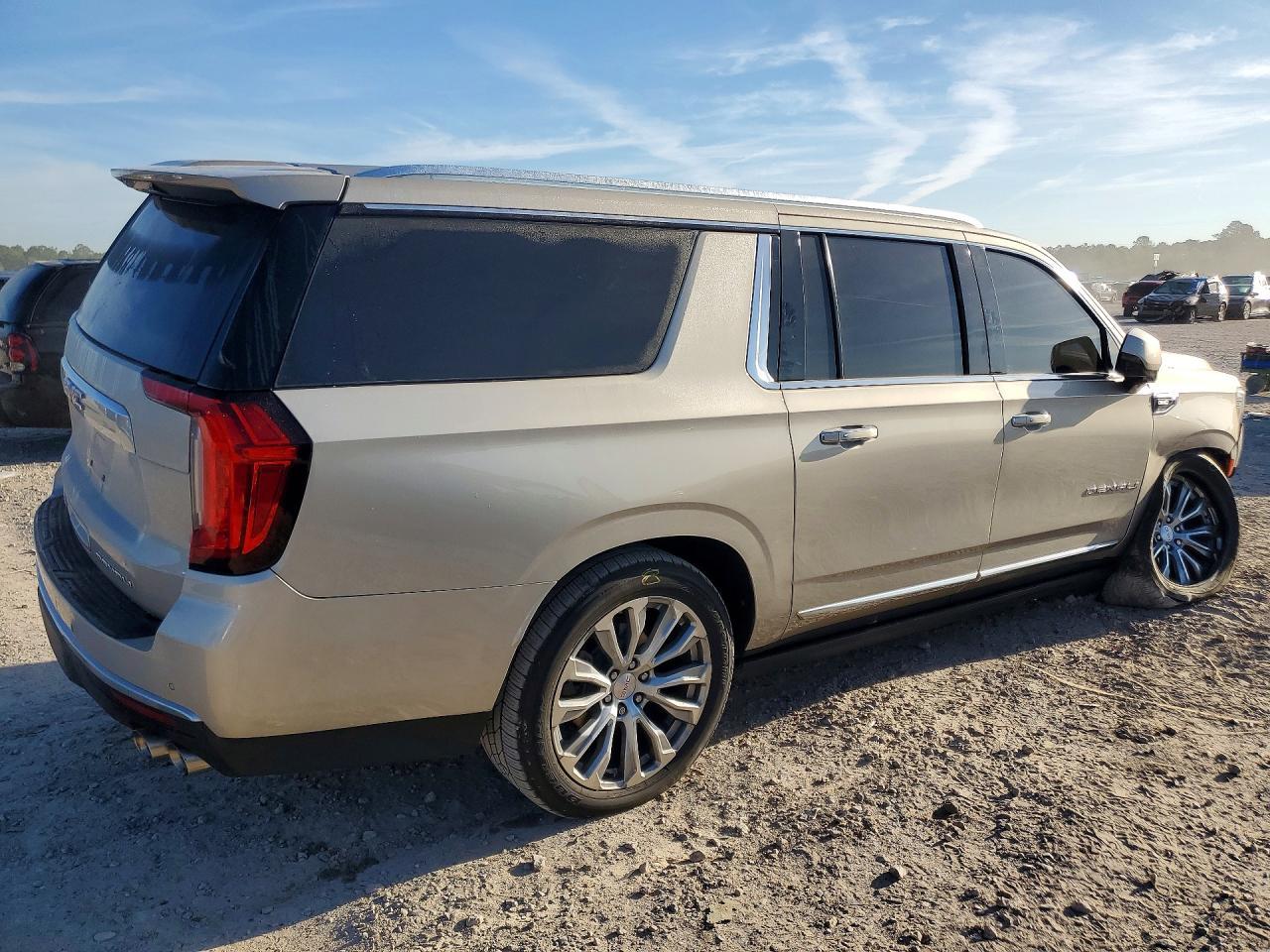 2023 GMC Yukon Xl Denali - Фото 3
