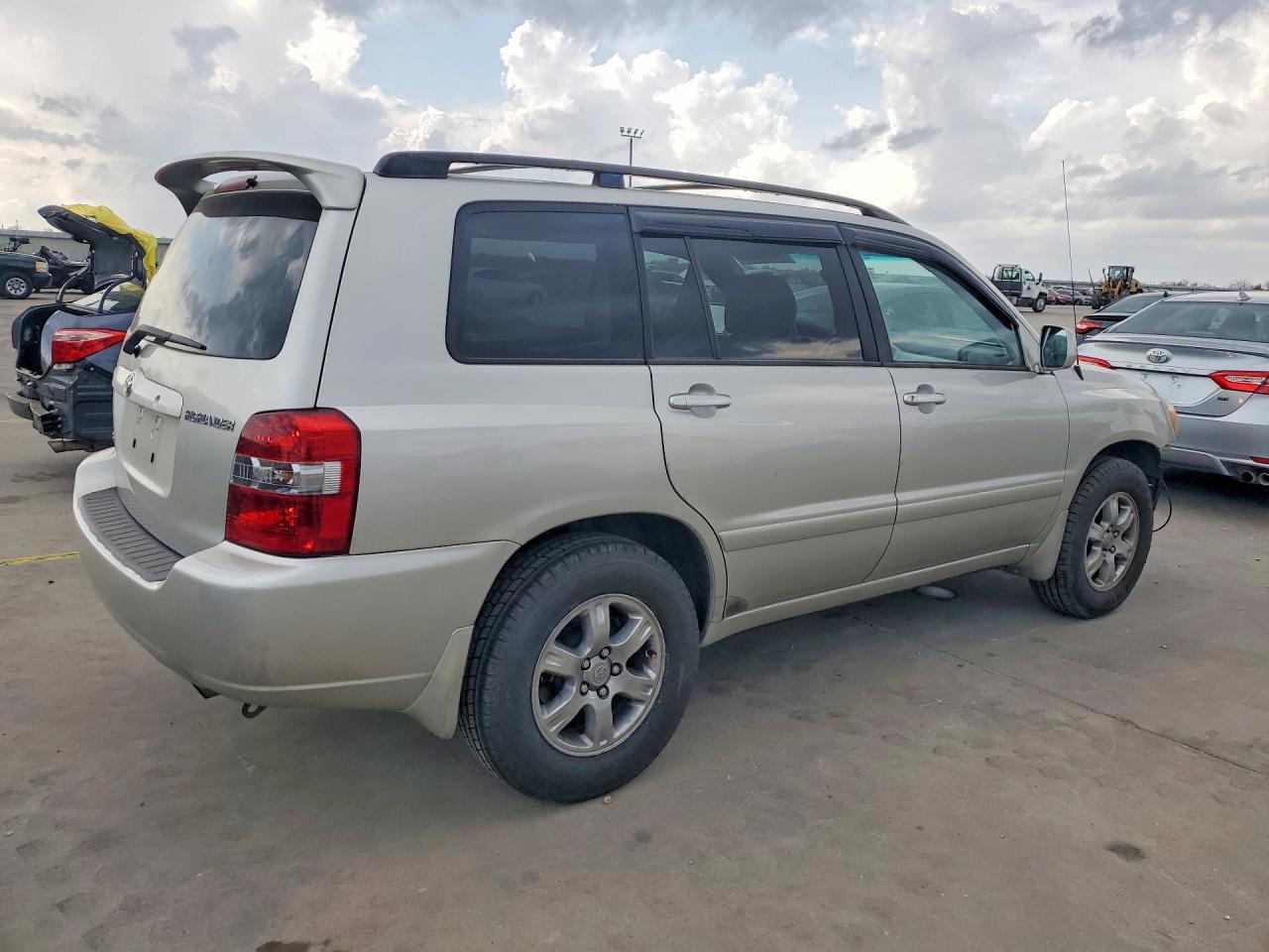 2005 Toyota Highlander Base - Фото 3