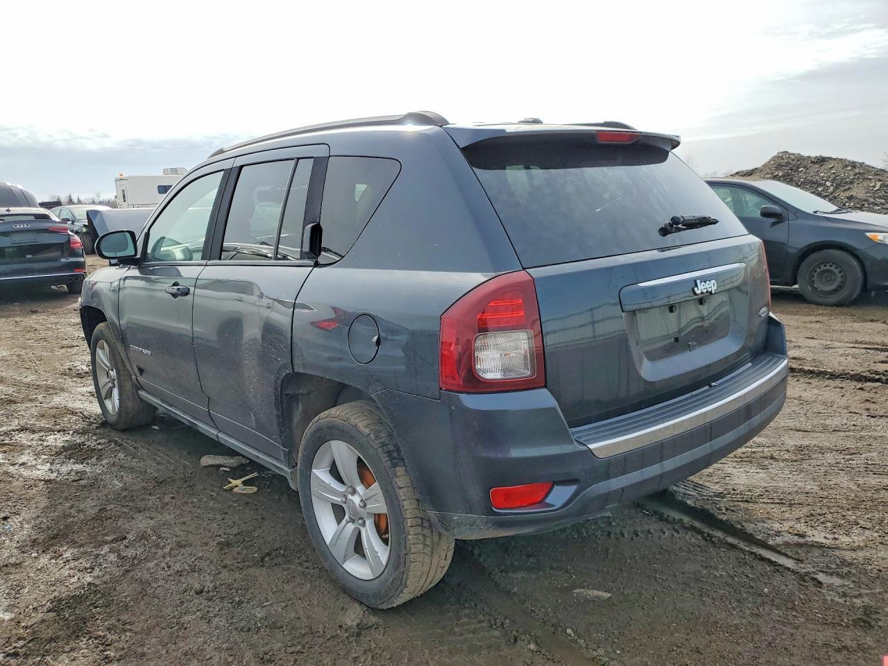 2015 Jeep Compass Latitude - Фото 2