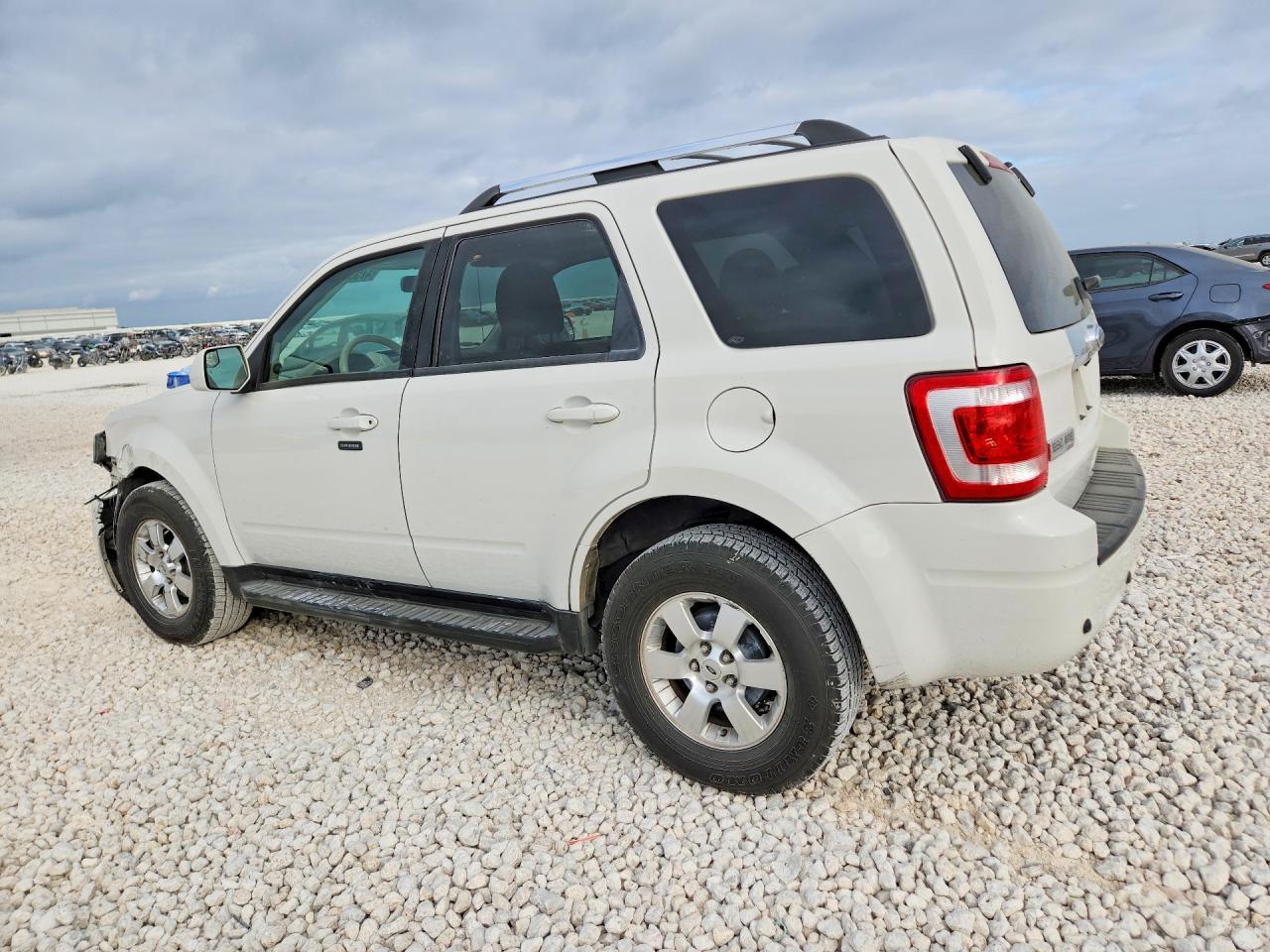 2010 Ford Escape Limited - Image 2
