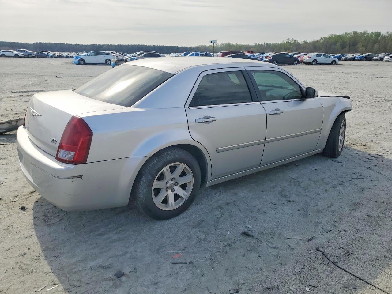 2006 Chrysler 300 Touring - Image 3