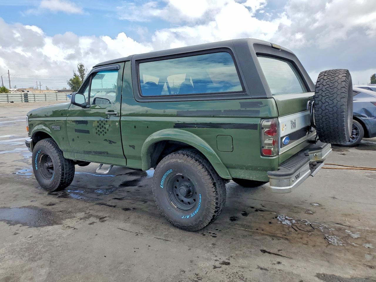 1996 Ford Bronco U100 - Фото 2