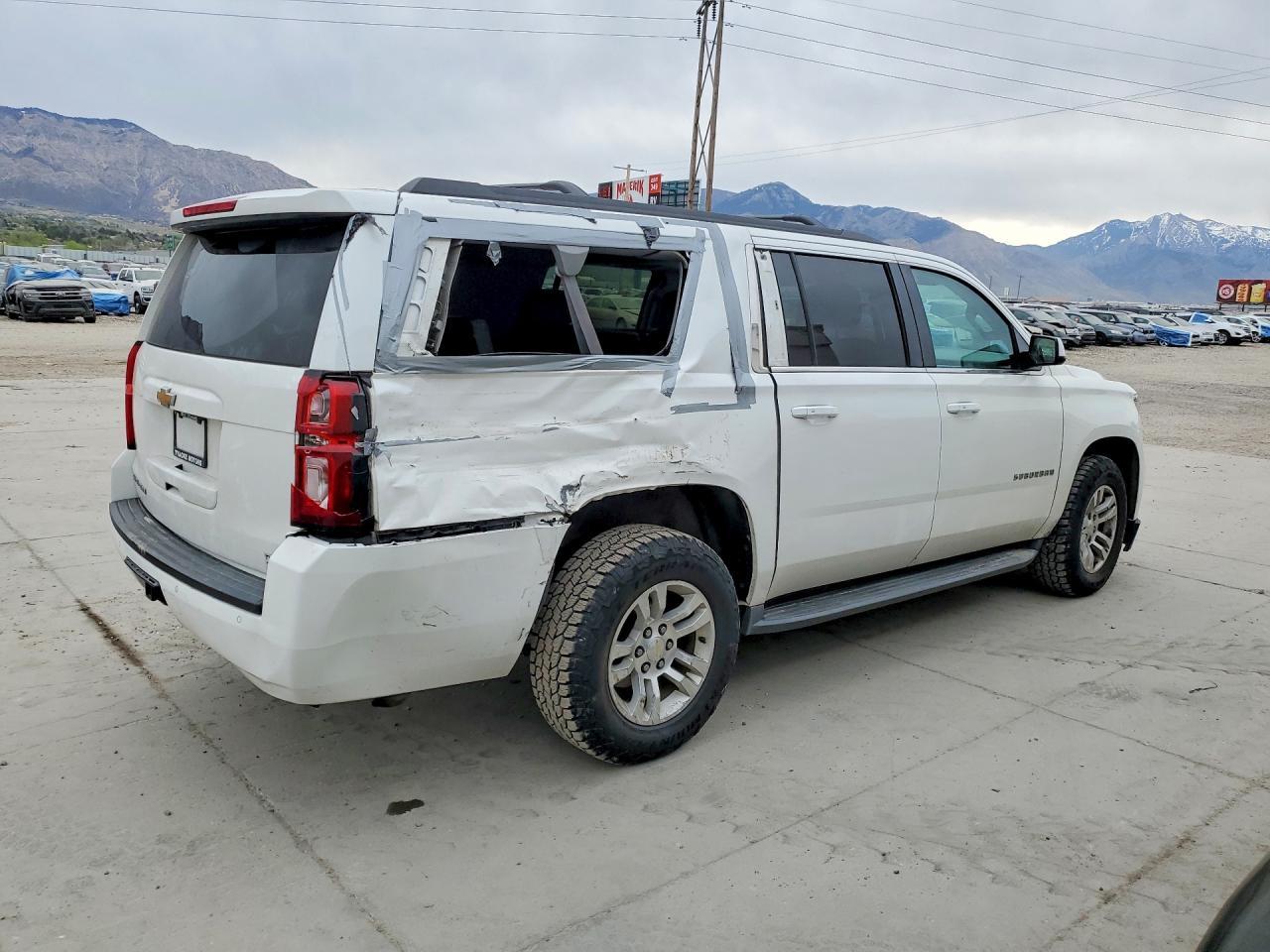 2015 Chevrolet Suburban - Image 3