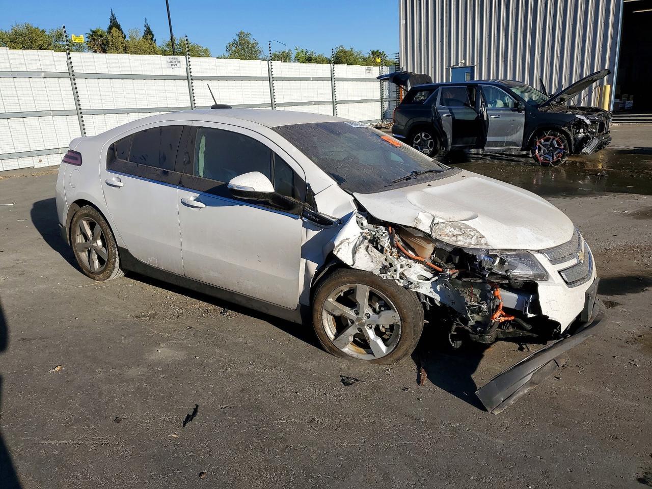 2015 Chev Volt - Image 4
