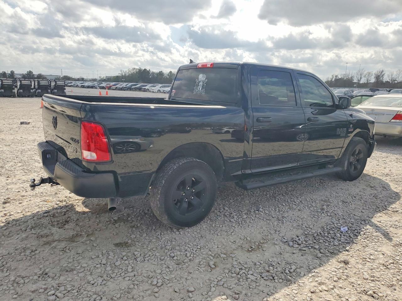 2024 Ram 1500 Classic Tradesman - Фото 3