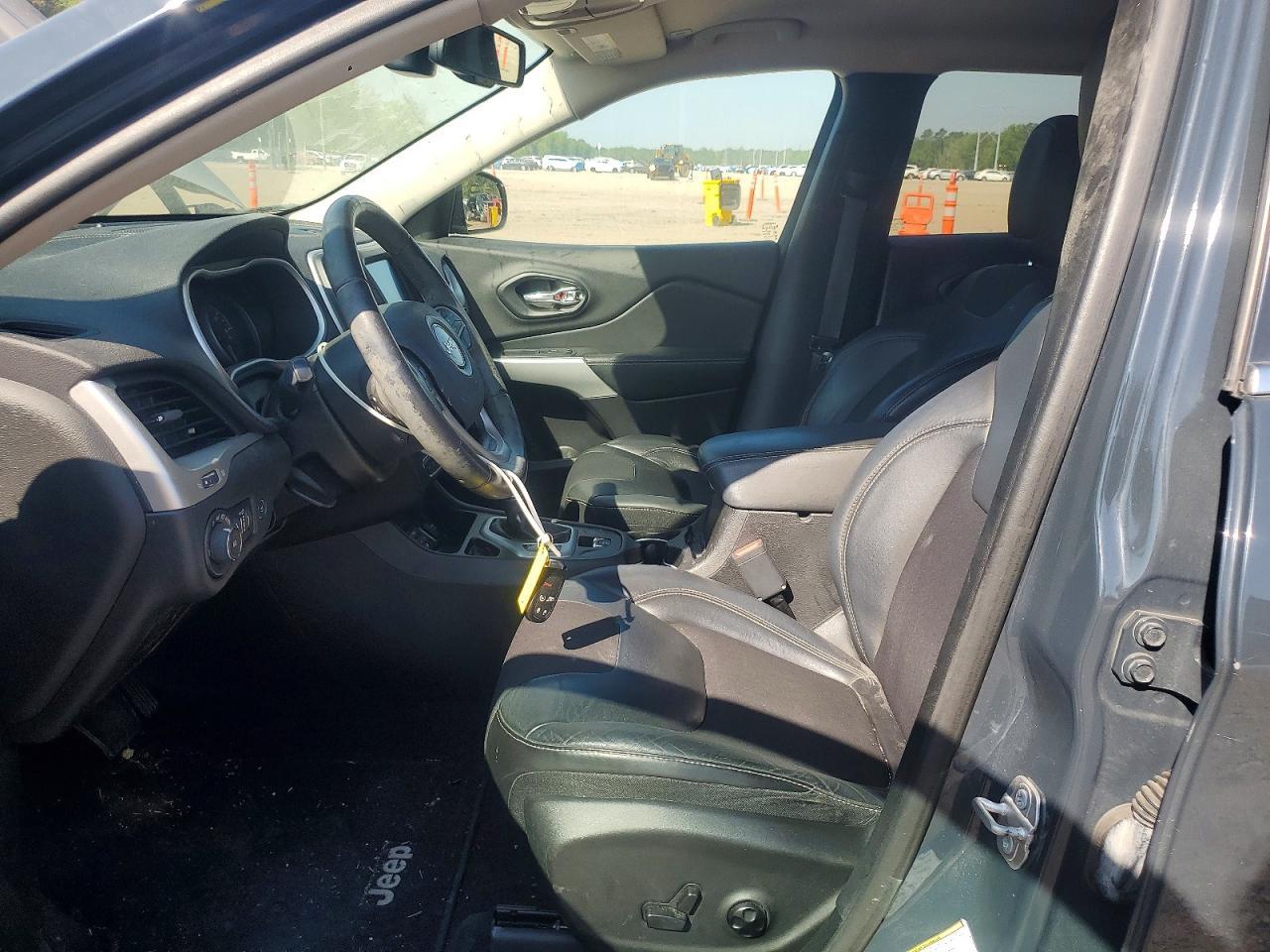 2018 Jeep Cherokee Latitude Plus - Image 7