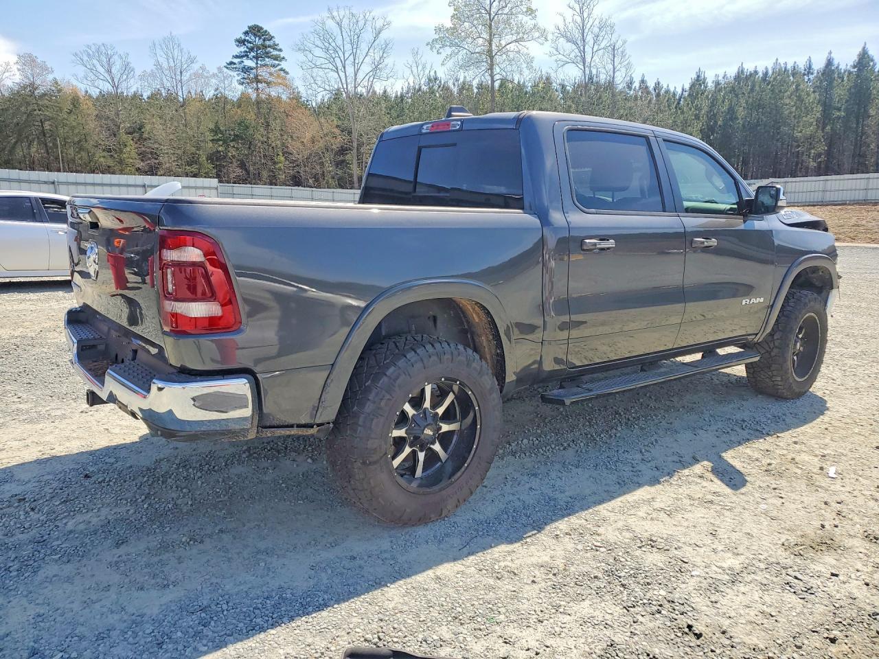 2020 Ram 1500 Laramie - Фото 3