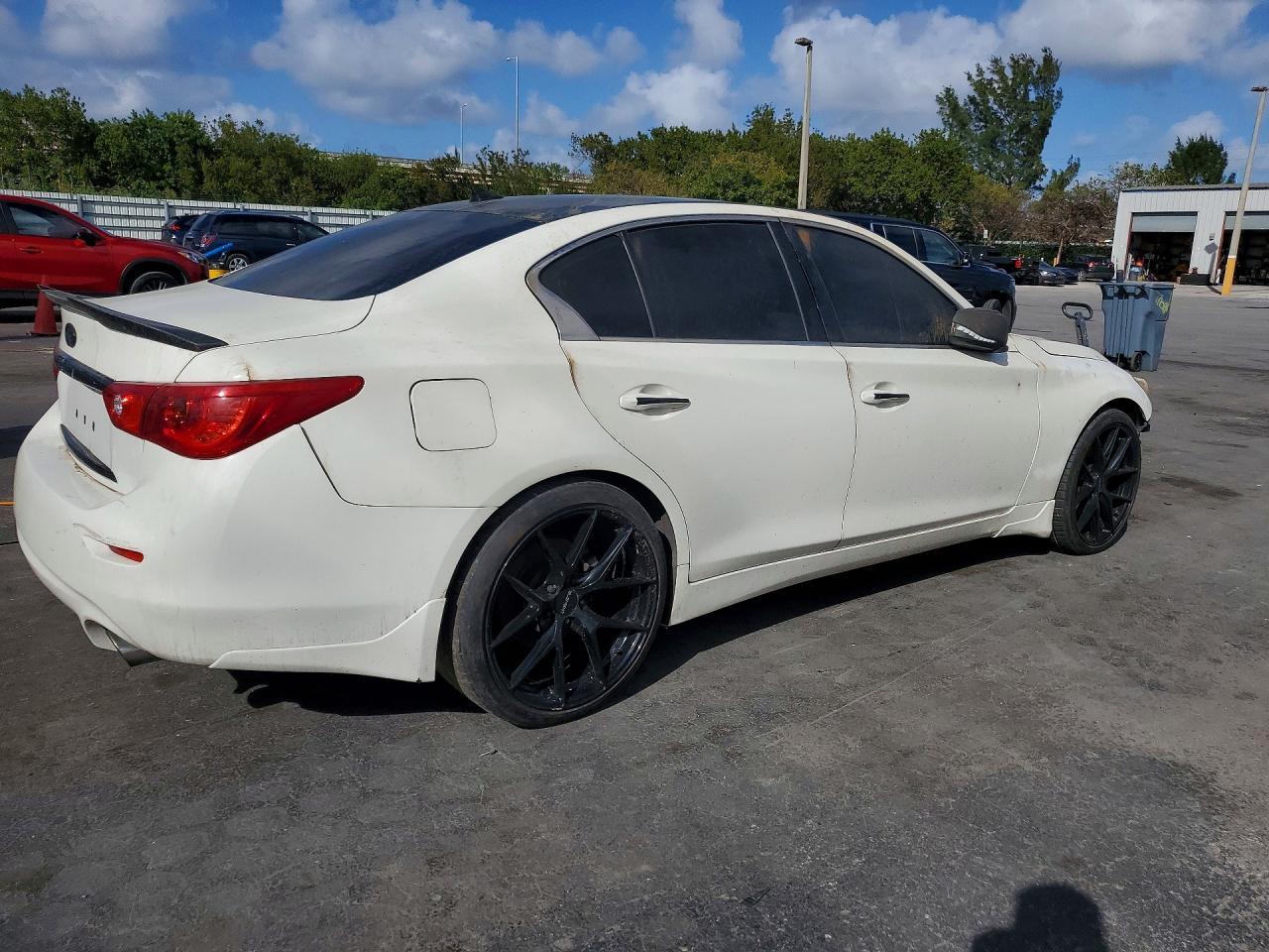 2017 Infiniti Q50 3.0T Premium - Image 3