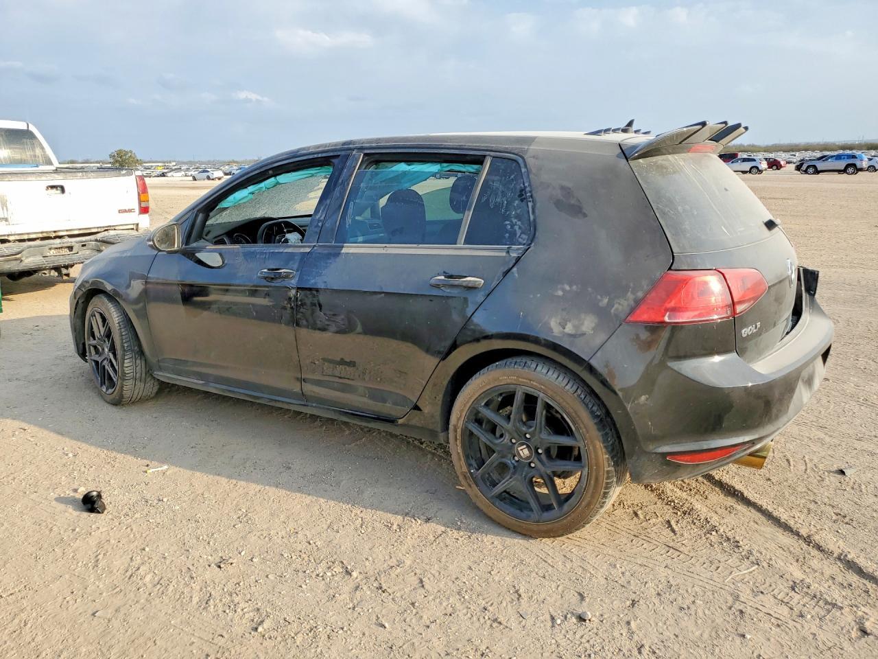 2017 Volkswagen Golf S - Фото 2