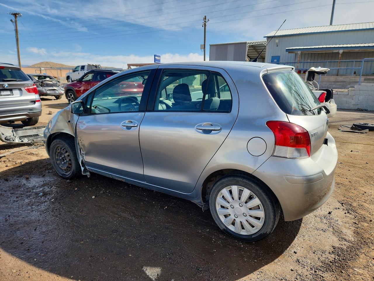2010 Toyota Yaris Base - Image 2