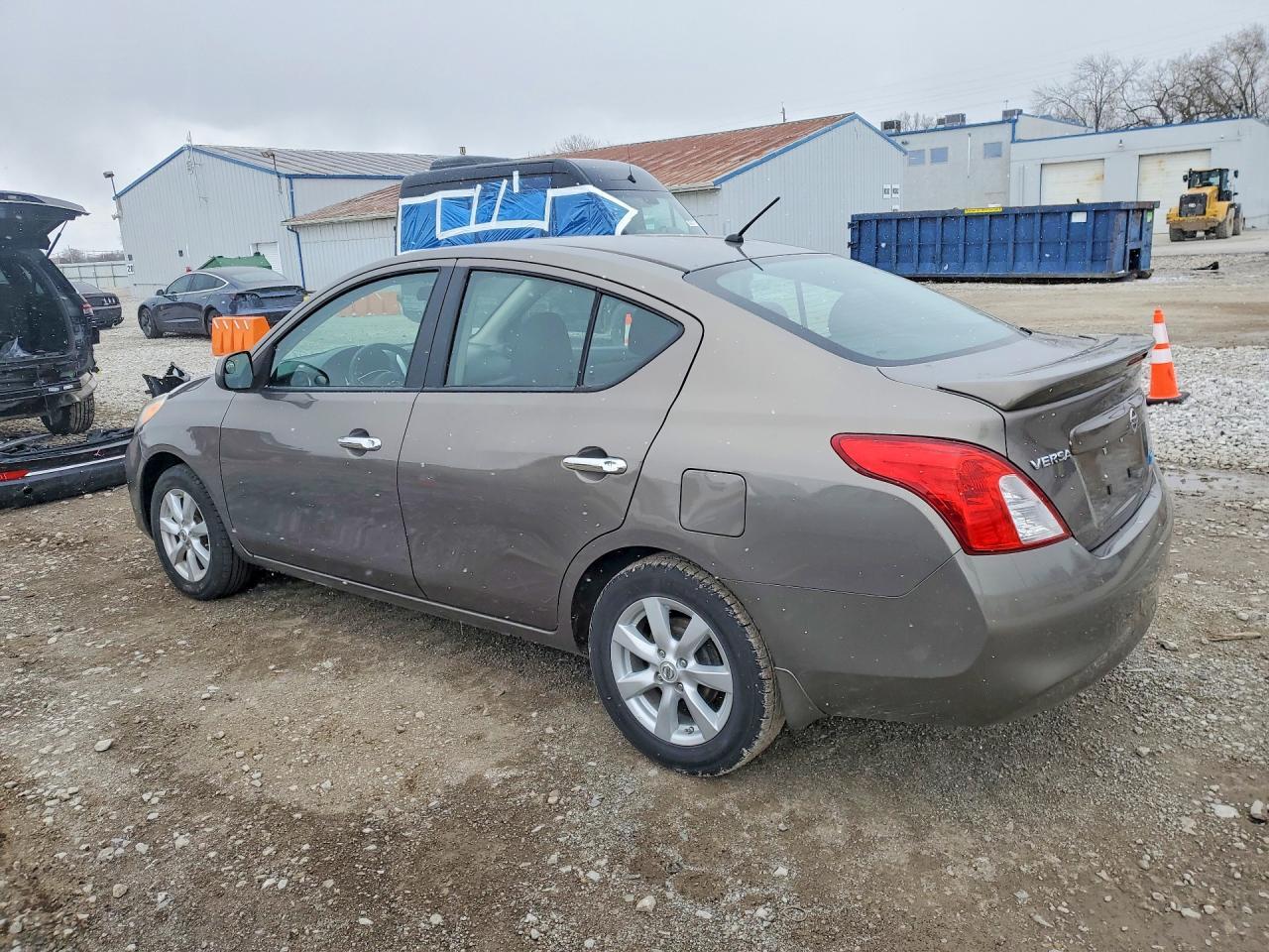 2014 Niss Versa S - Фото 2
