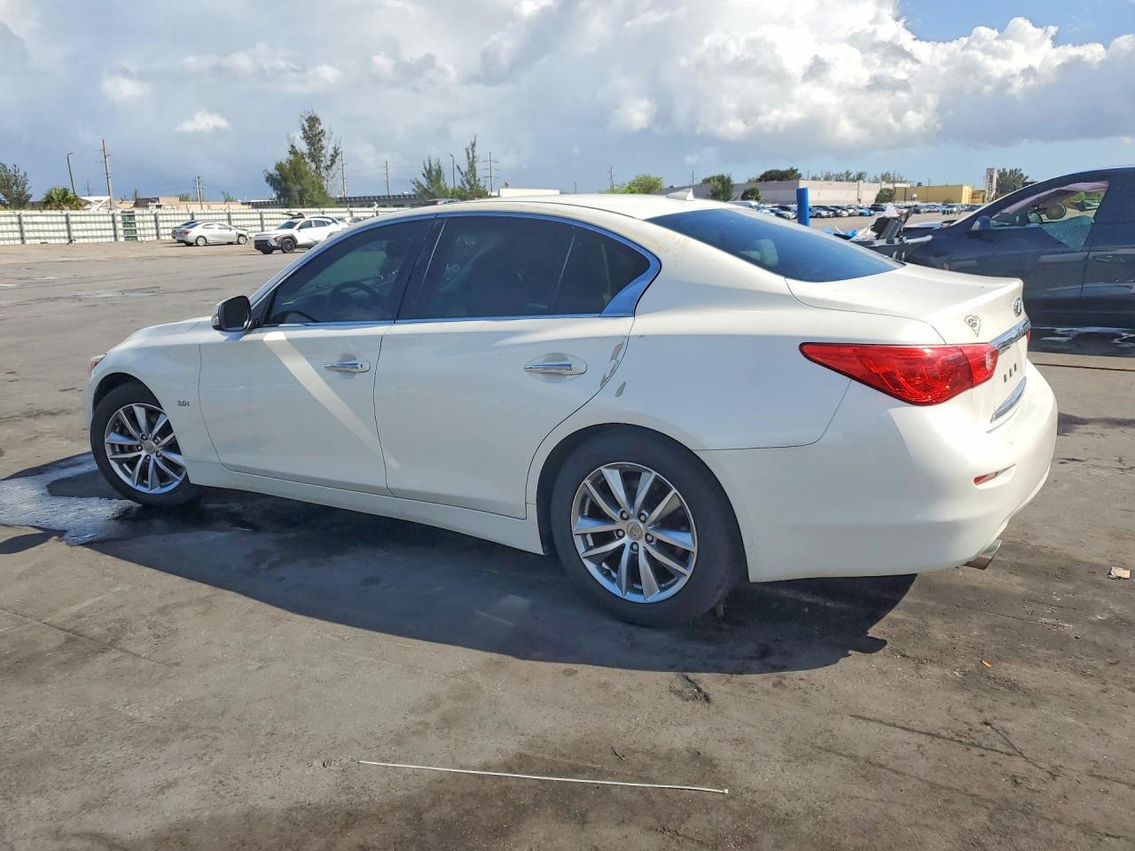 2016 Infiniti Q50 3.0T Premium - Image 2