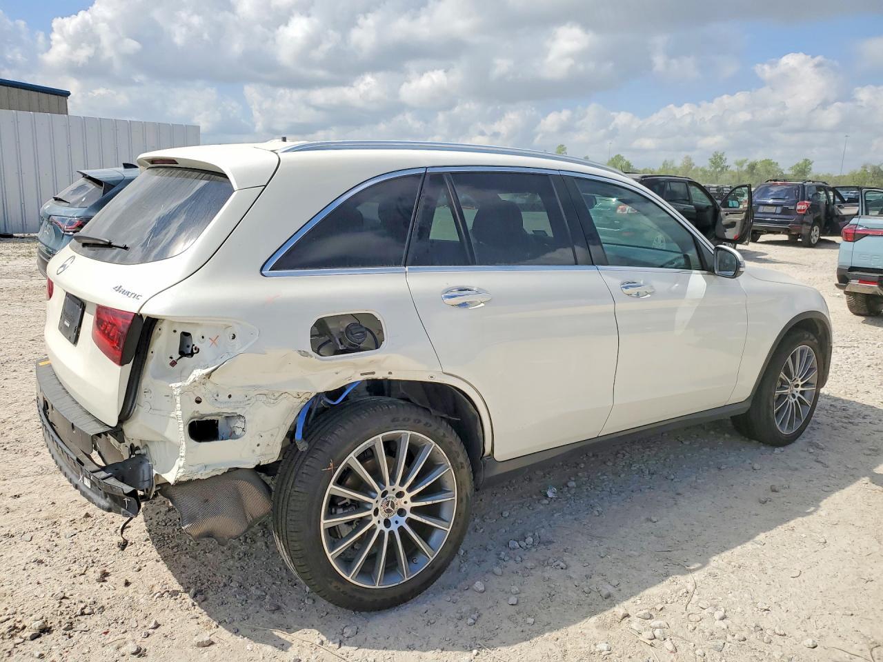 2022 Mercedes-Benz Glc 300 4Matic - Фото 3