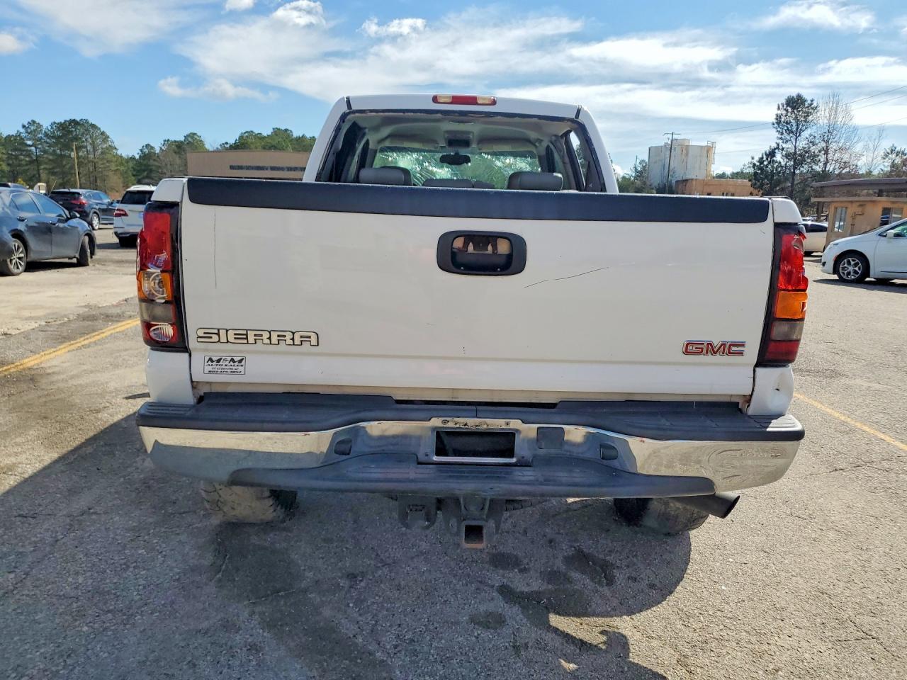 2004 GMC Sierra C2500 Heavy Duty - Image 6