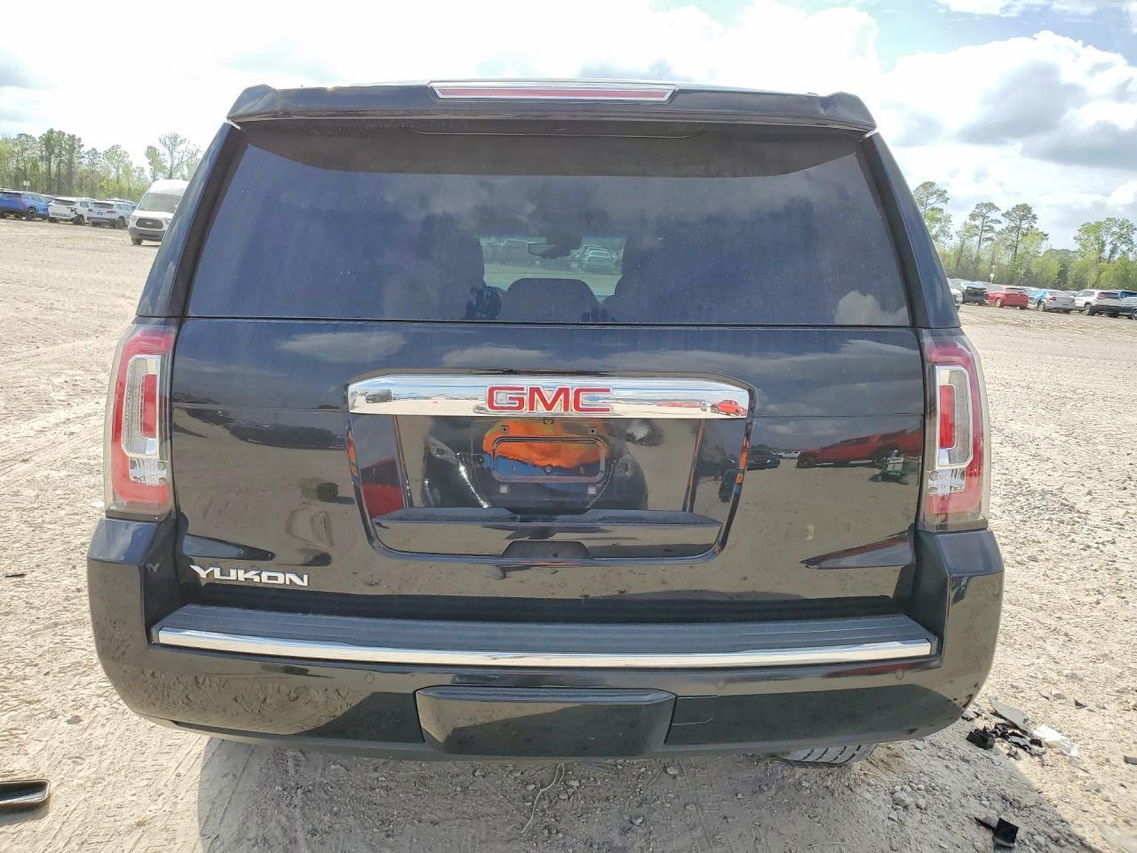 2017 GMC Yukon Denali - Image 6