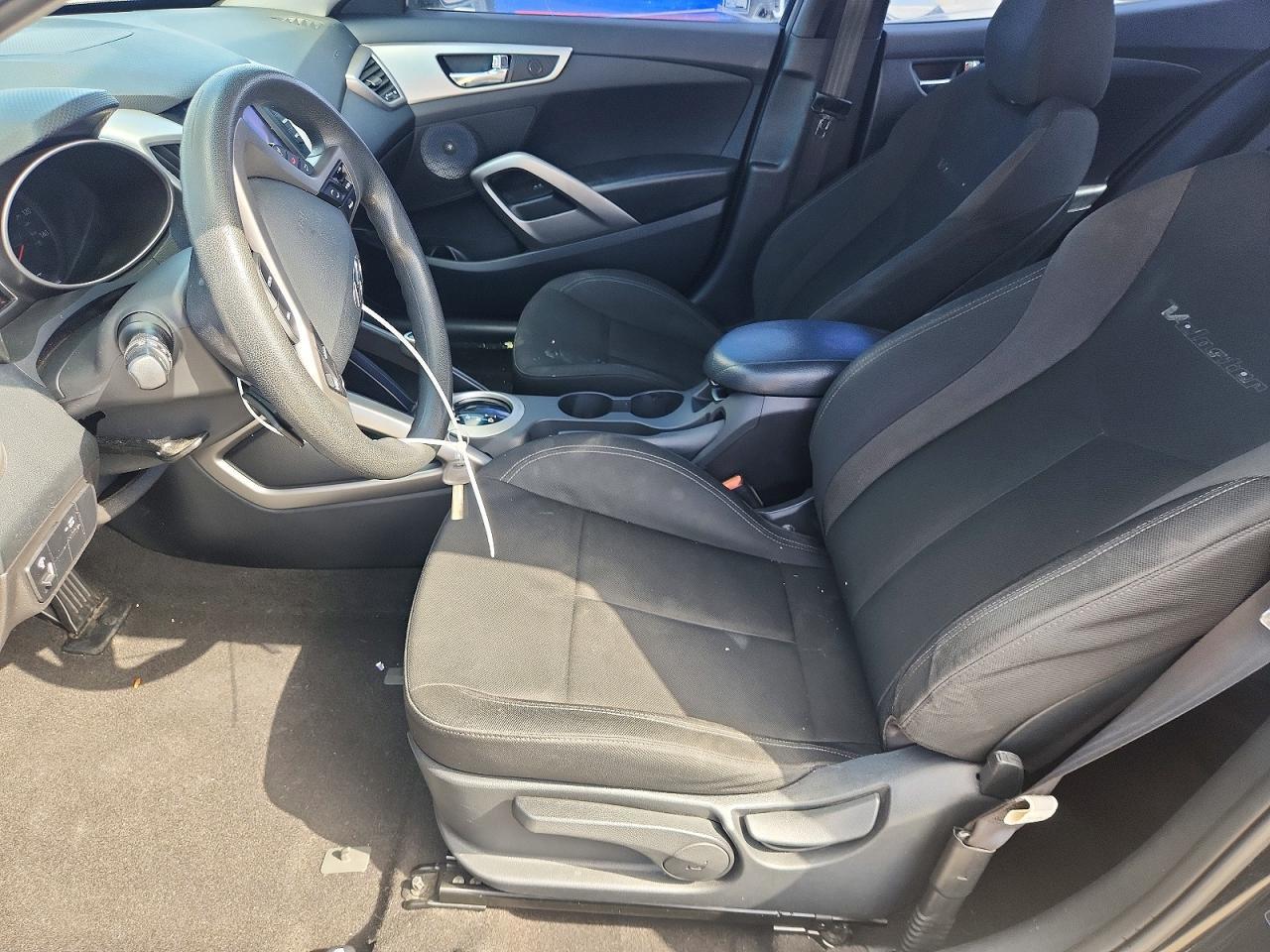 2016 Hyundai Veloster Base - Image 7