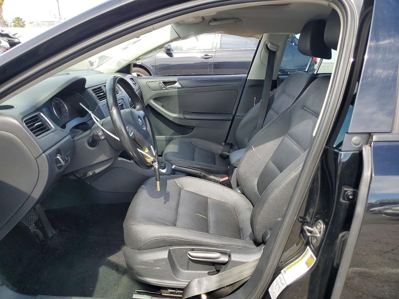 2012 Volkswagen Jetta - Image 7