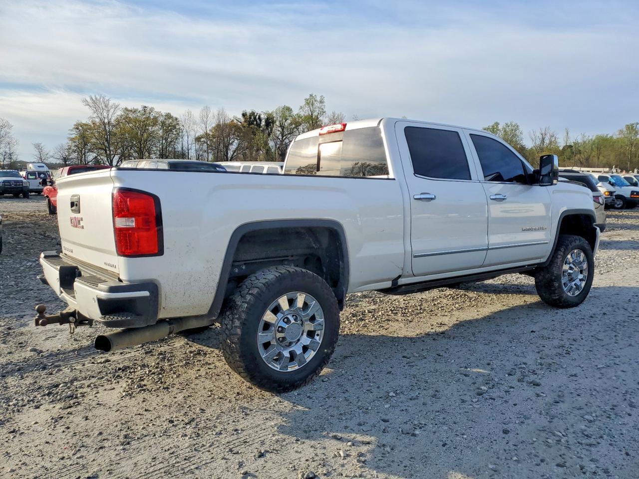 2018 GMC Sierra K2500 Denali - Image 3
