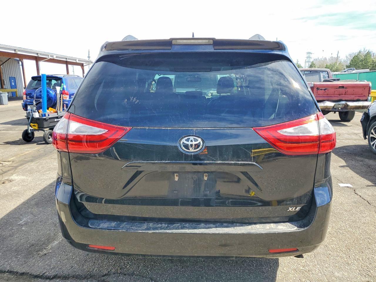 2018 Toyota Sienna Xle 8-Passenger - Фото 6