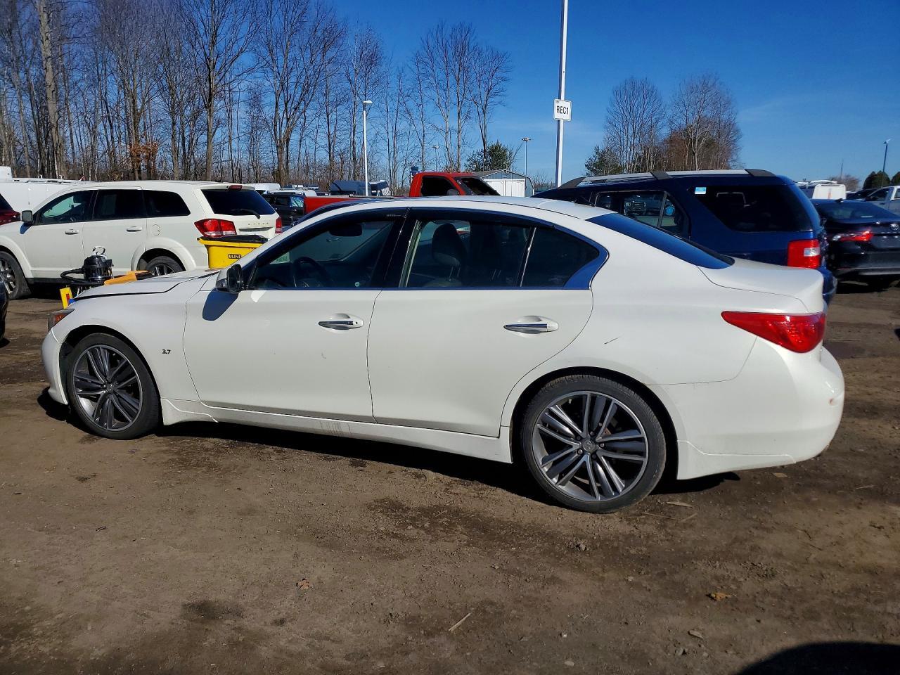 2014 Infiniti Q50 Premium - Image 2