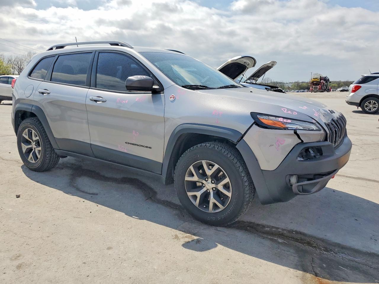 2017 Jeep Cherokee Trailhawk - Image 4