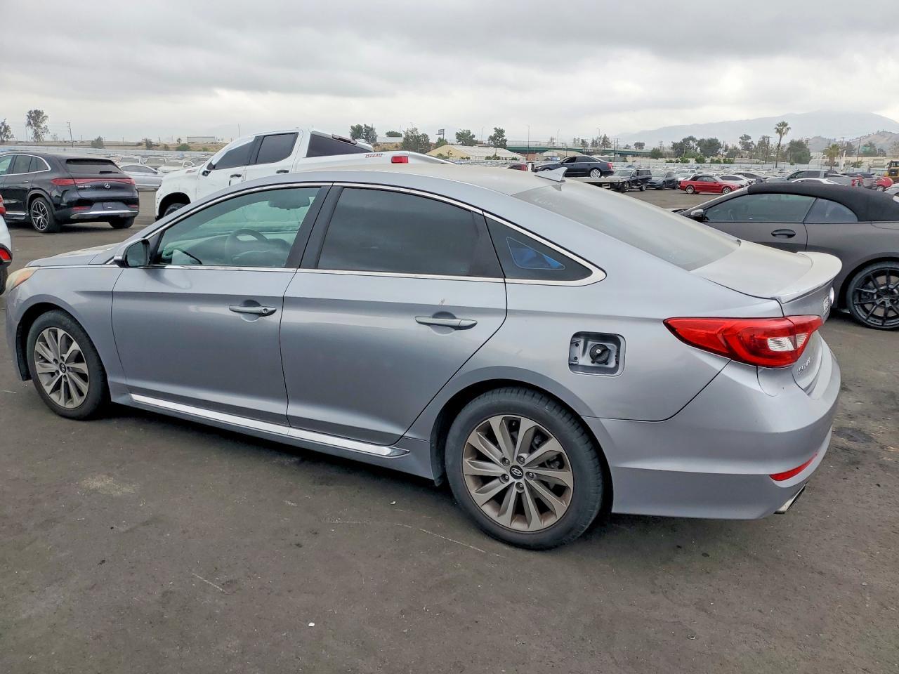 2015 Hyundai Sonata Sport - Image 2