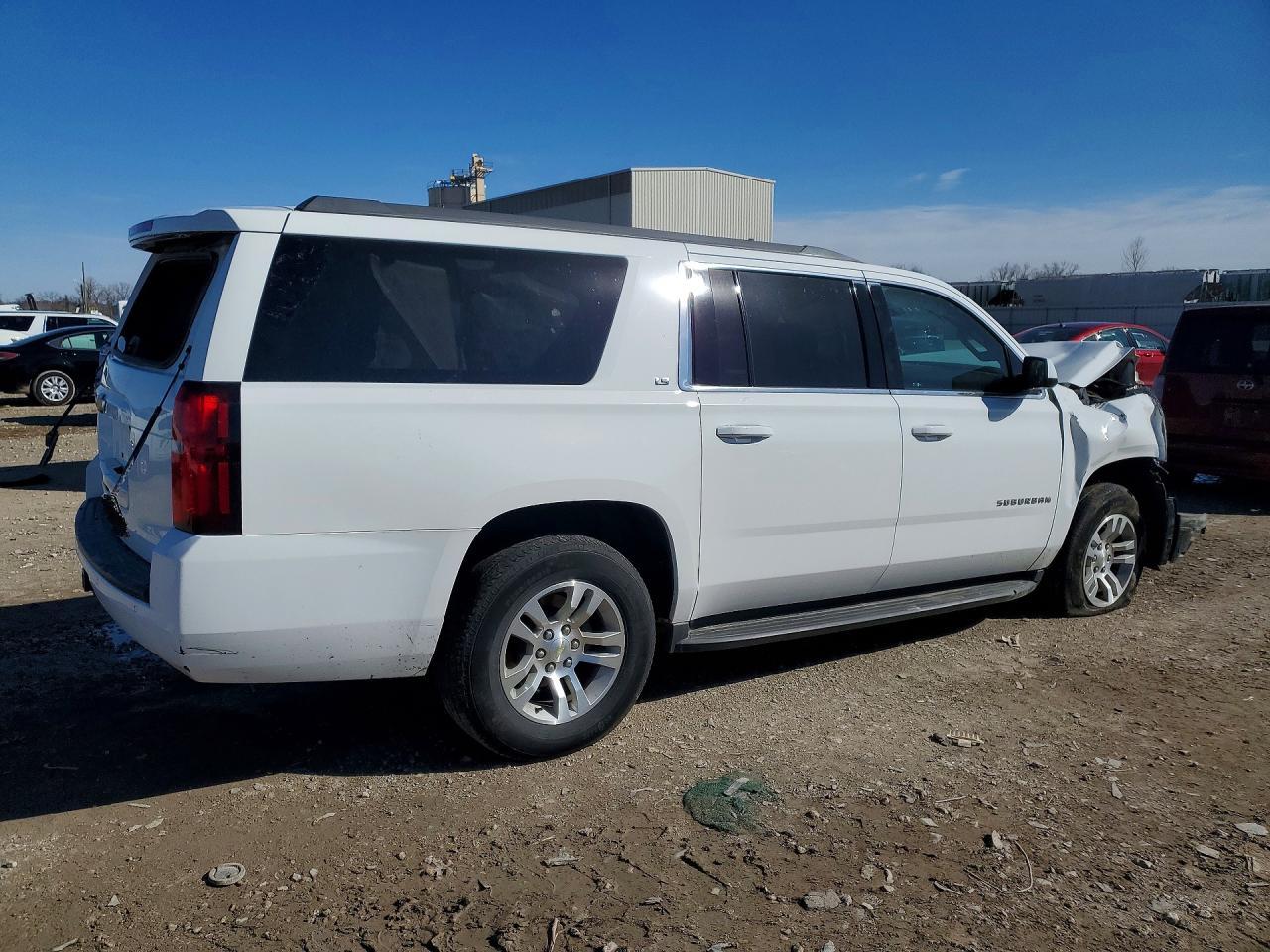 2016 Chevrolet Suburban K1500 Ls - Фото 3