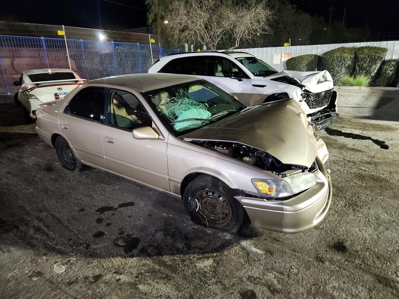 2001 Toyota Camry Le - Фото 4