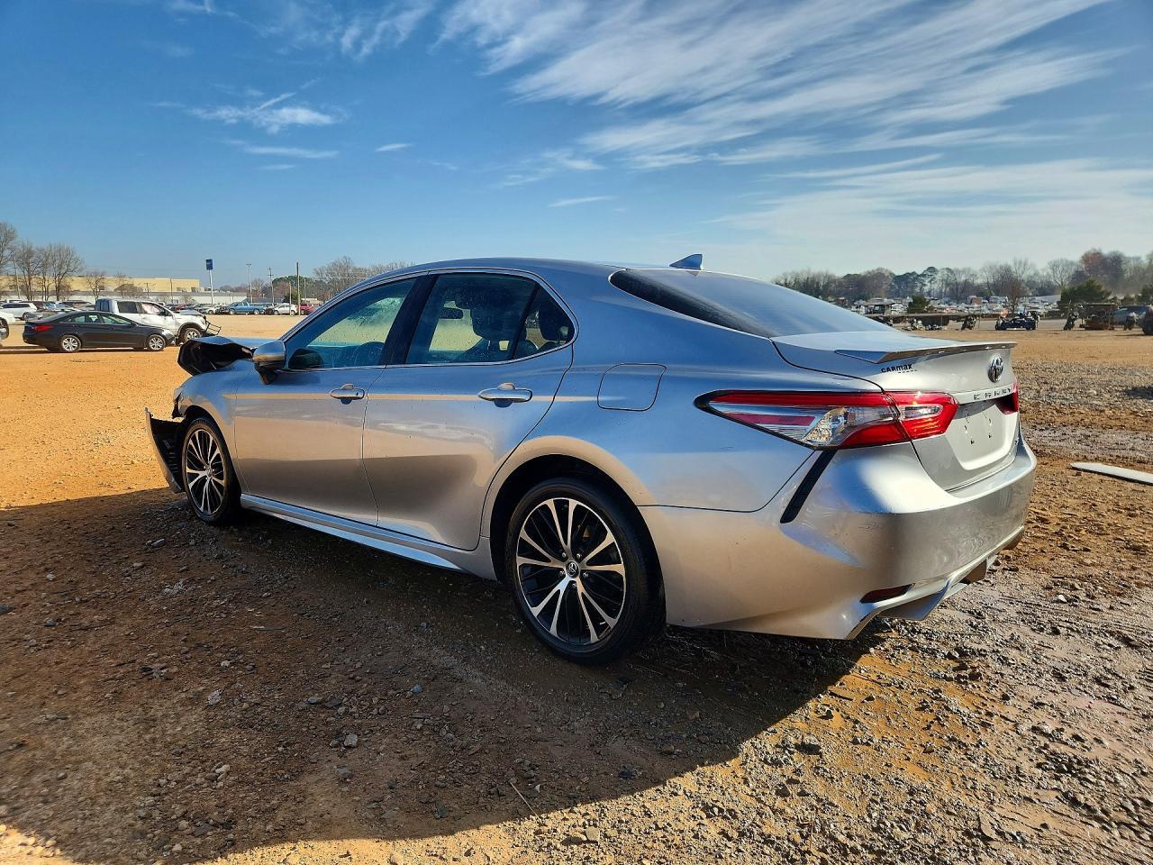 2019 Toyota Camry Se - Фото 2