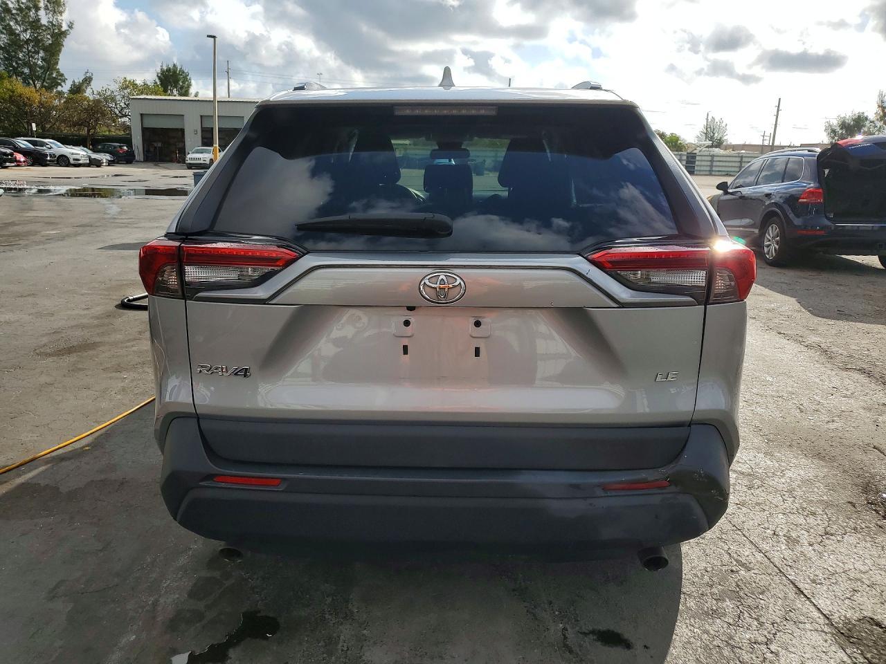 2020 Toyota Rav4 Le - Фото 6