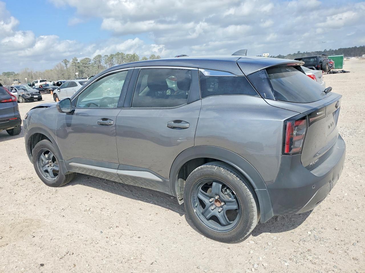 2025 Nissan Kicks Sv - Image 2