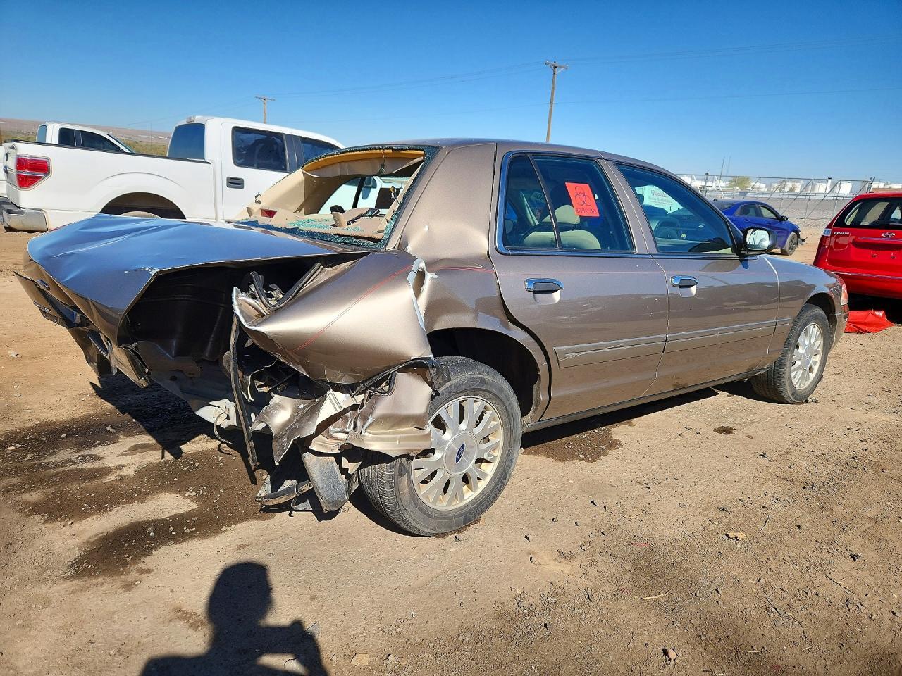 2004 Ford Crown Victoria Lx - Image 3