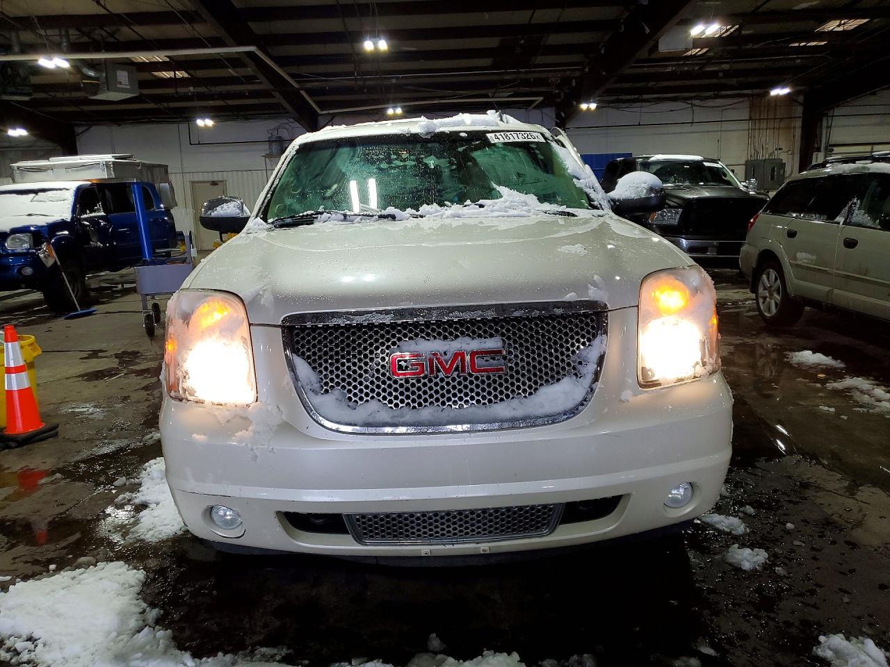 2011 GMC Yukon Denali - Фото 5